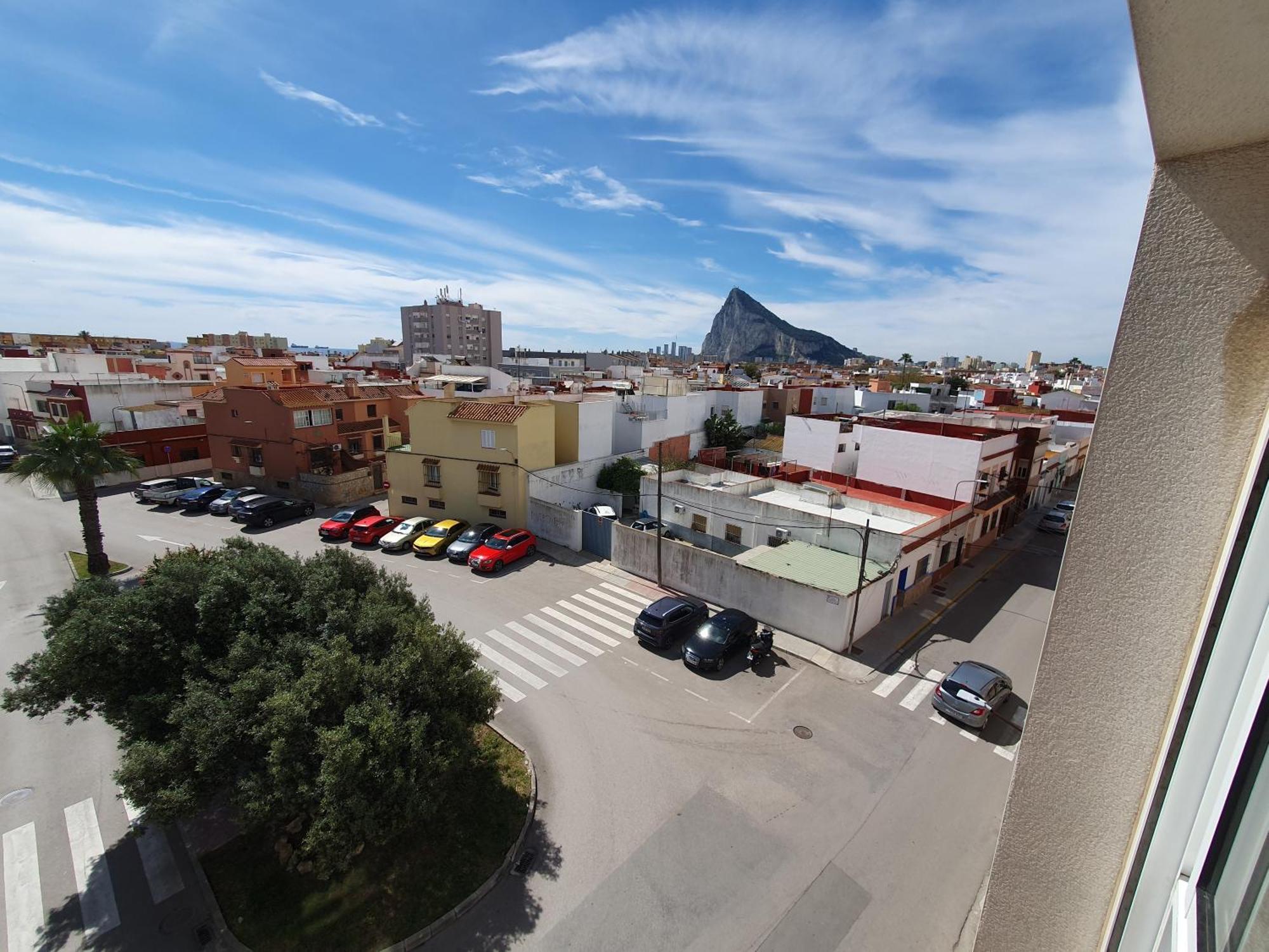 3E, 56M2, 1 Dormitorio, 4 Huespedes, Wifi Gratis La Linea de la Concepcion Luaran gambar